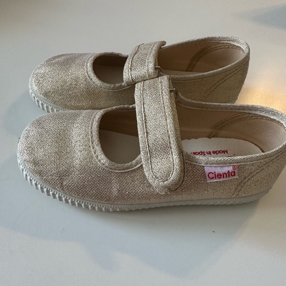 Little Girls Cienta Shoes 10.5 (28) - Like new!
